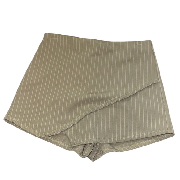 Henrigirl Women’s Tan Skorts with Subtle Pinstripes and Tailored Fit - Picture 1 of 6